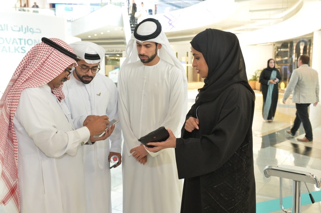 زوار منصة إقامة دبي في شهر الإمارات للابتكار